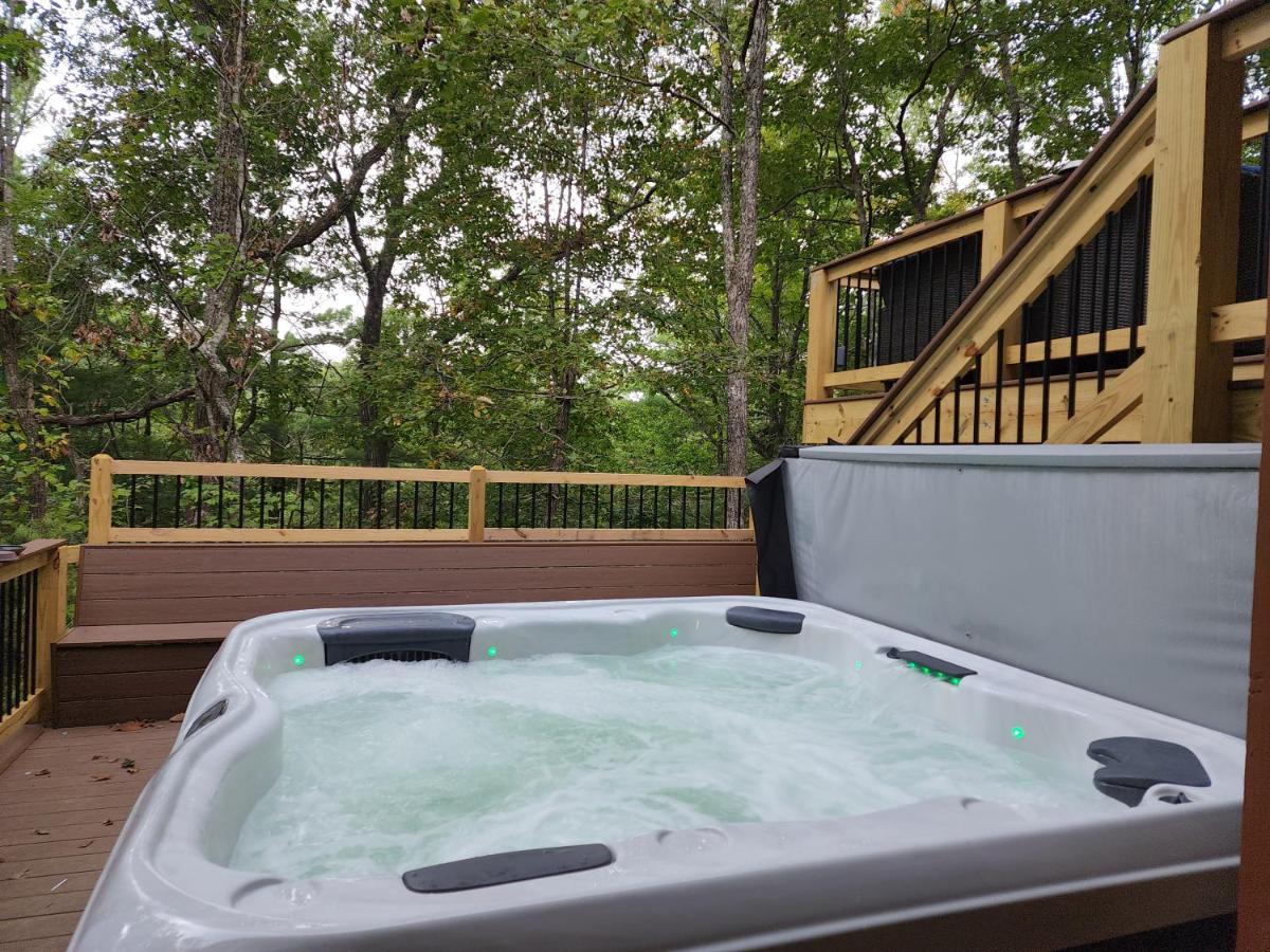 Сasa de vacaciones Golden Eagle Ga - Hot Tub, Firepit & Fast Wifi *